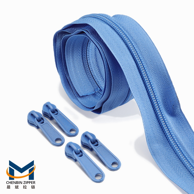 Bulk nylon zippers